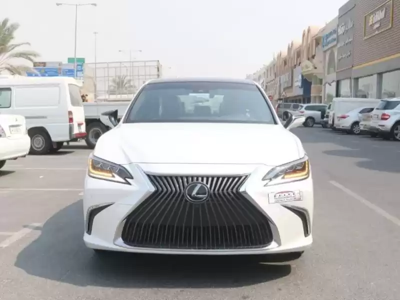 Used Lexus ES For Sale in Doha #6321 - 1  image 